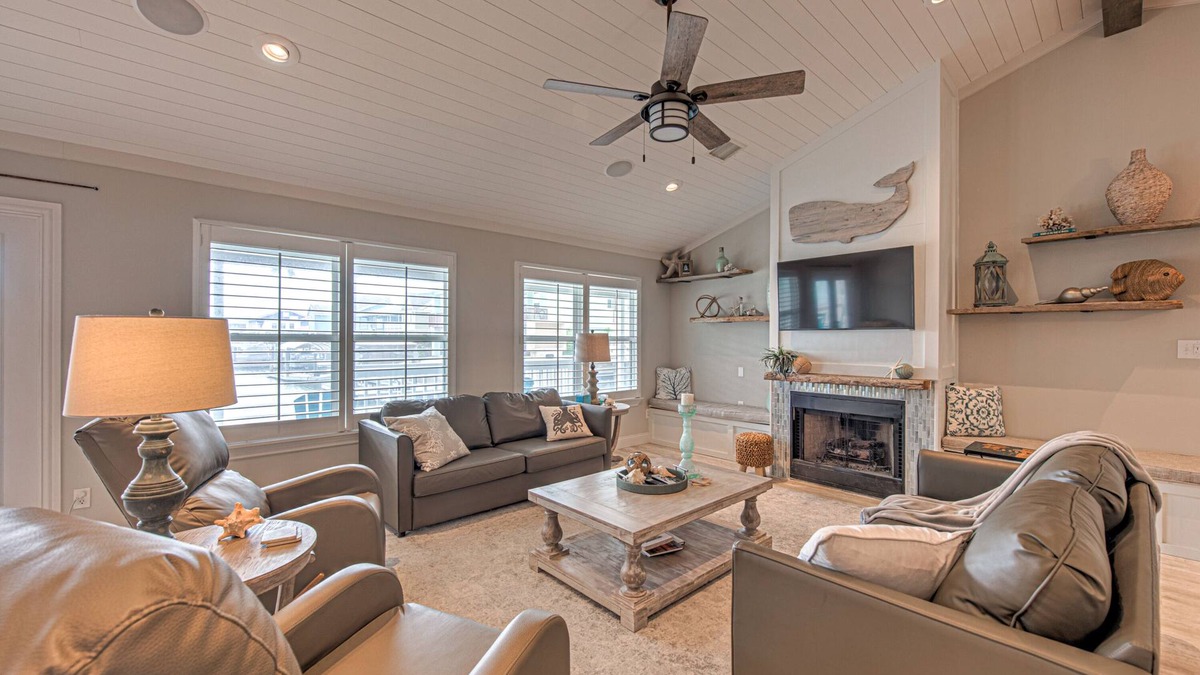City-by-the Sea House | WATERFRONT! BOAT DOCK, OUTDOOR KITCHEN, & MAN CAVE