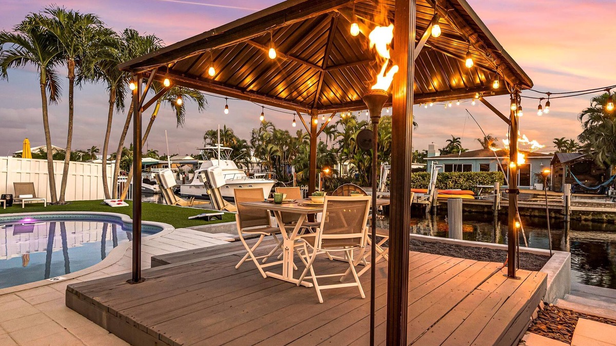 South New River Isles House | Waterfront Bungalow Heated Pool Pineapple Key