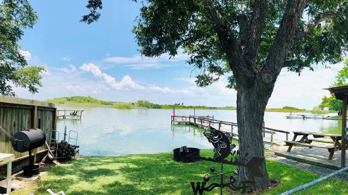 Lake City House | Waterfront Cabin near Lake Corpus Christi State Park