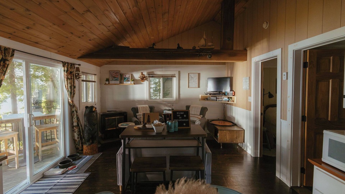 South Bruce Peninsula Cabin | Waterfront Cabin on Boat Lake! 2bed, 1bath, Pet Friendly. A serene getaway!