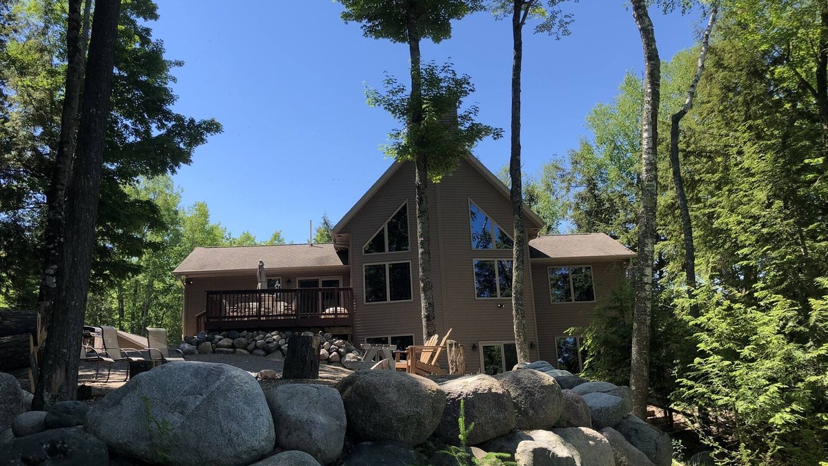 Pickerel House | Waterfront Cabin on Crane Lake, Pickerel, WI 4 bedroom plus loft, 3 full bath