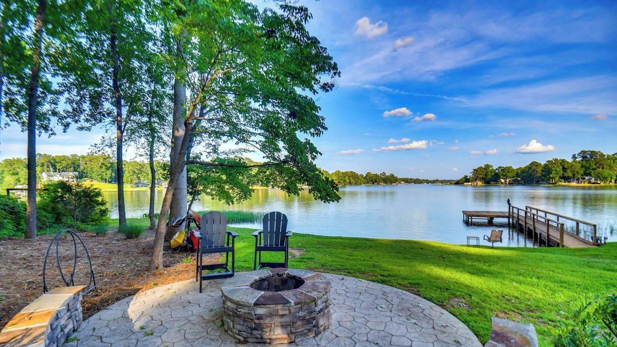 Eatonton Cabin | Waterfront Cabin on Lake Sinclair w/Private Dock!
