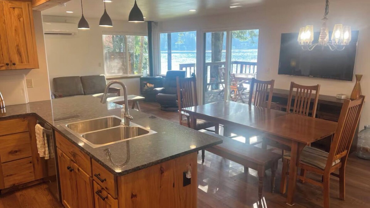 Hayden Cabin | Waterfront Cabin~Private Beach with Dock~Kayaks~Lakeside Deck~Great Fishing!