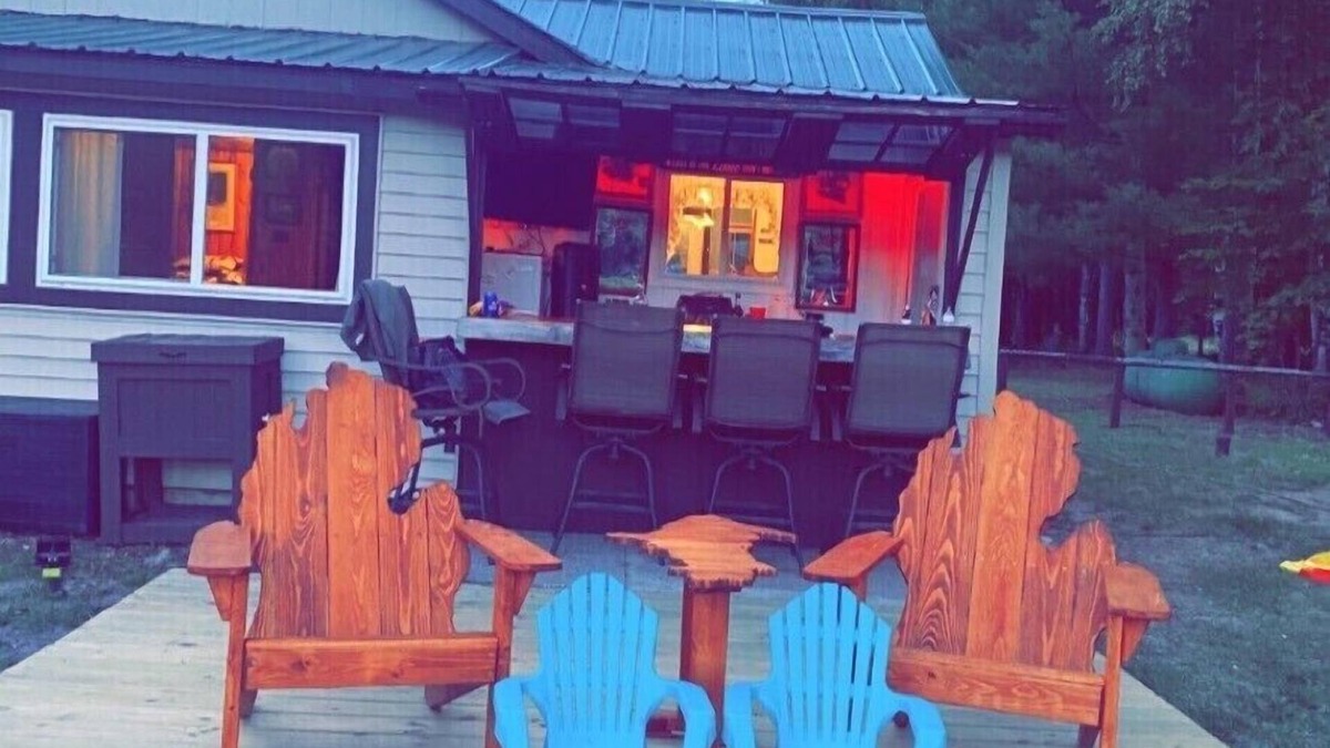 Manistique House | Waterfront Cabin w/Private Dock & Outdoor Bar near Munising/Manistique