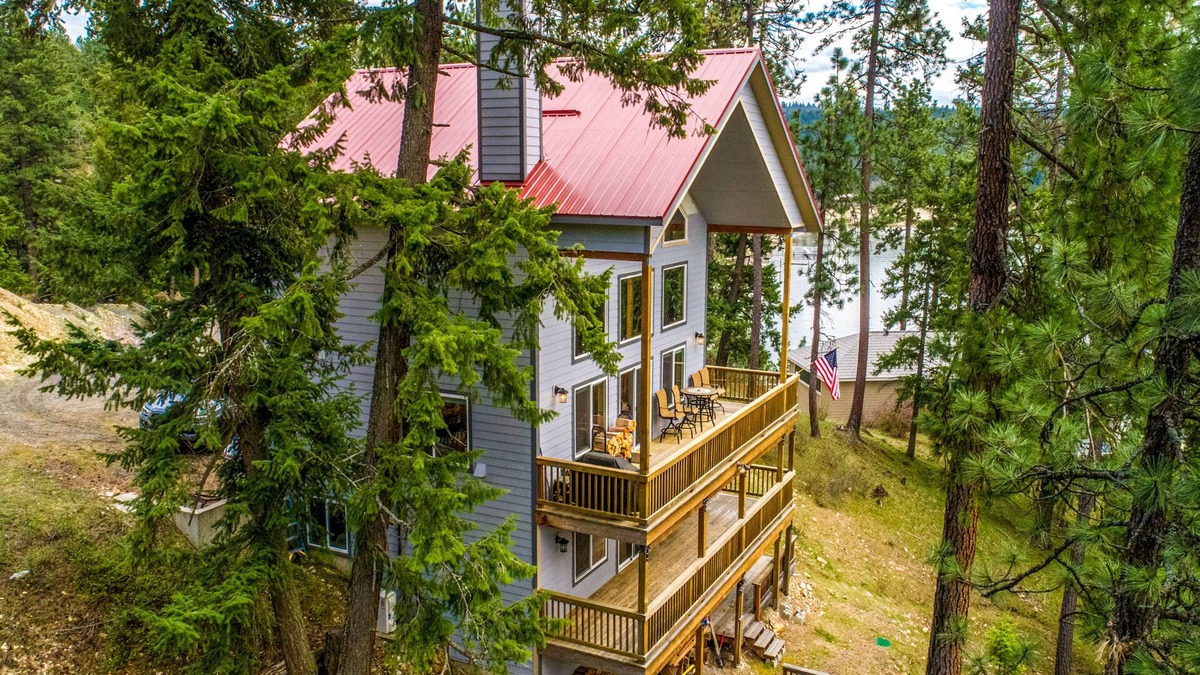 Coeur d'Alene House | Waterfront Cabin W/Two Decks, Gourmet Kitchen, Free WiFi, & Lake Access