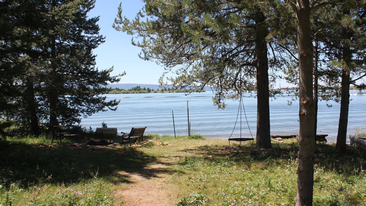 Island Park Cabin | WATERFRONT Cabin With Dock in Island Park - 35 Min To Yellowstone - Bills Island