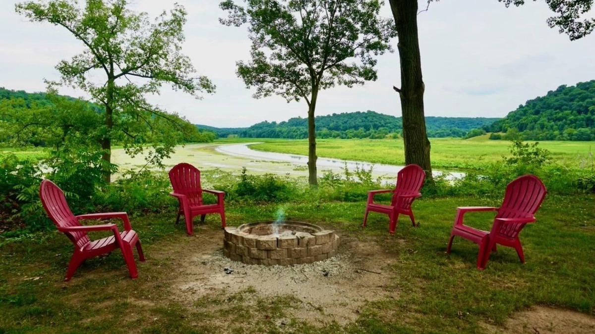 Potosi Cabin | Waterfront cabin with amazing views- Short drive to Dubuque,IA