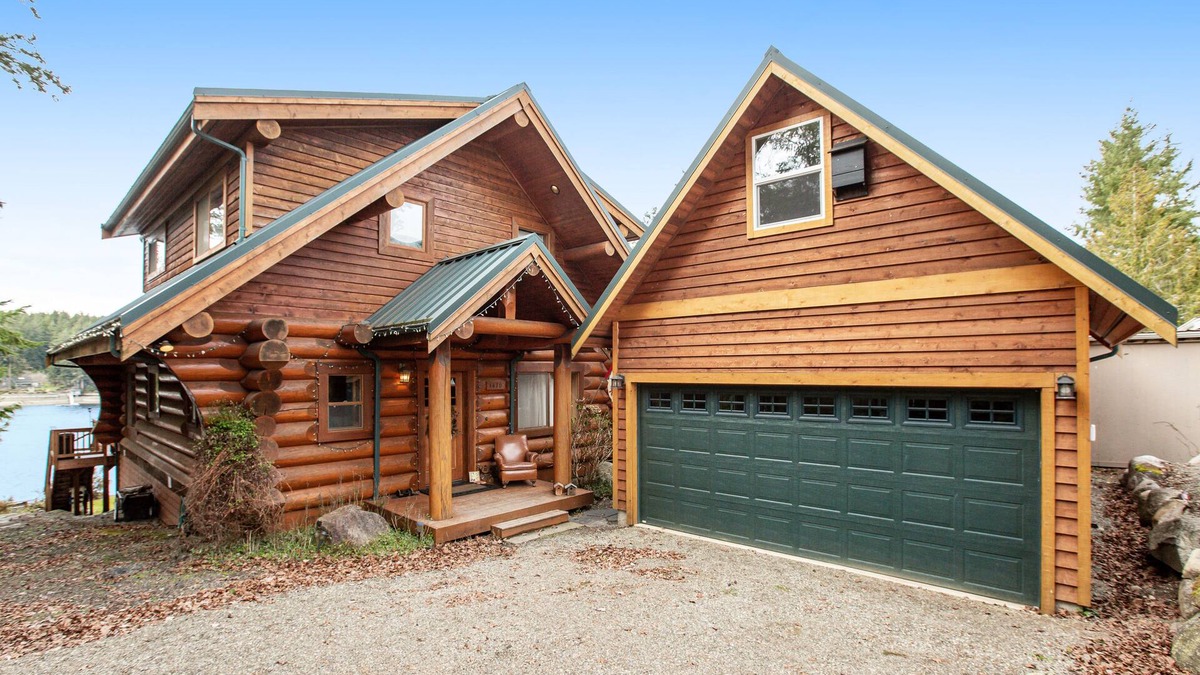 Allyn-Grapeview Cabin | Waterfront cabin with bikes, expansive deck, grill, firepit, W/D, & theater room