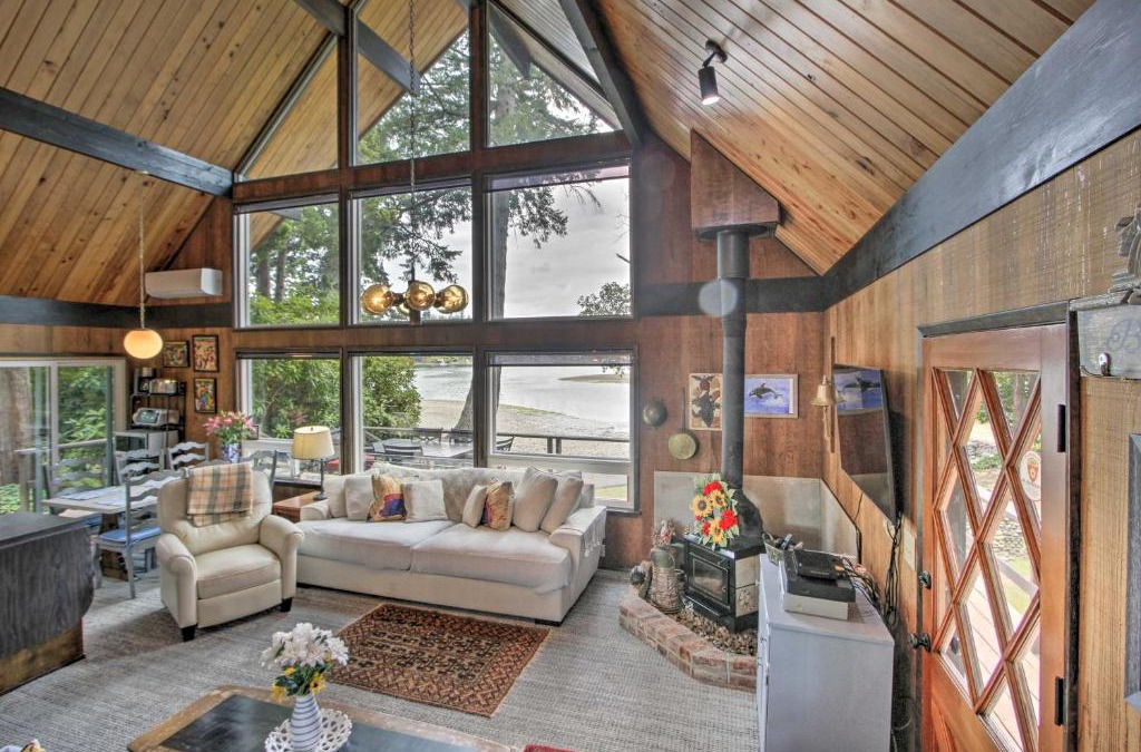 Gig Harbor House | Waterfront Cabin with Fire Pit in Gig Harbor!