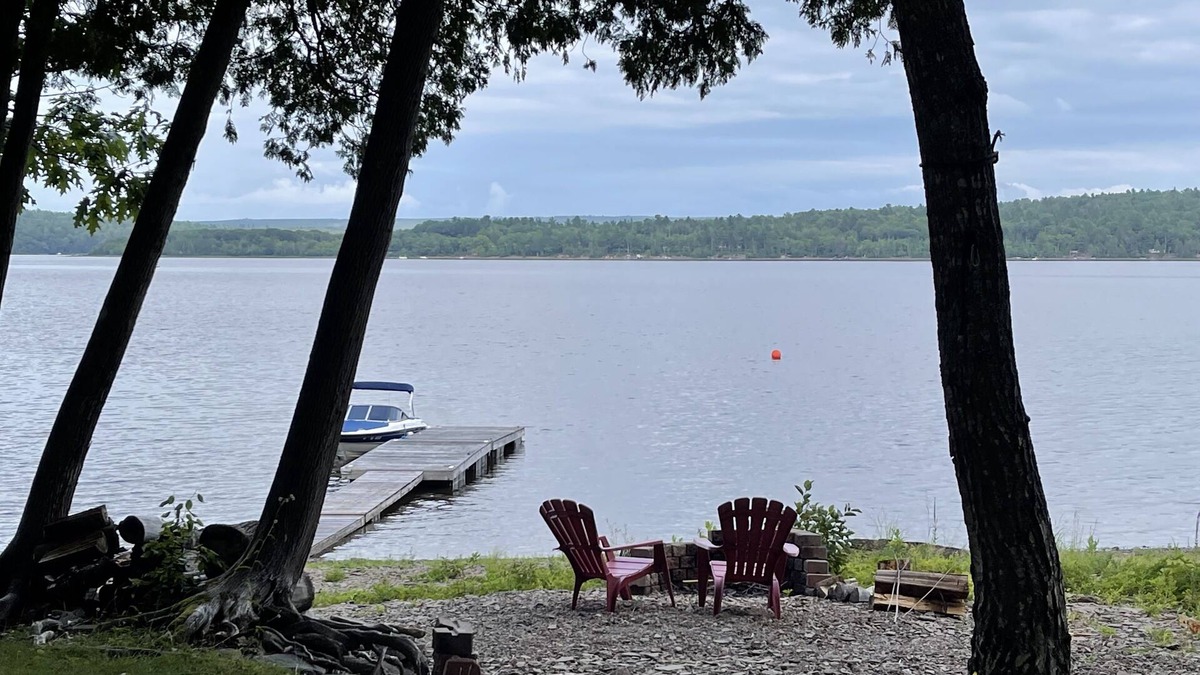 Cambridge-Narrows Cottage | Waterfront Cozy Cottage