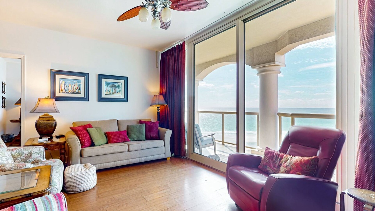 Pensacola Beach Condo | Waterfront condo with WiFi, washer/dryer, pools, fitness room, & beach access