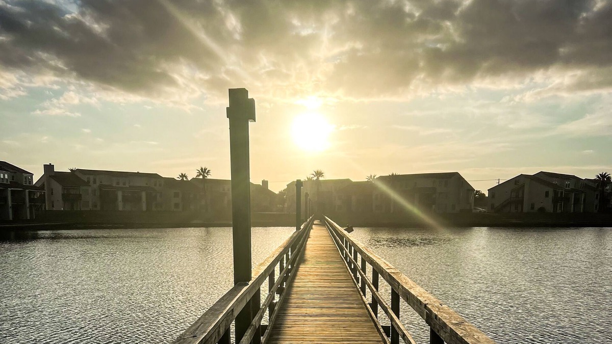 Harbor Oaks Condo | Waterfront condo with bay view, outdoor pool, tennis, dock, balcony, W/D, & AC