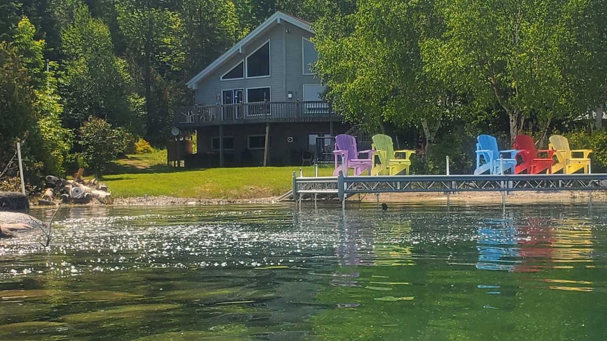 Georgian Bluffs Cottage | Waterfront Cottage, Kayak, Gazebo,Sauna, Pool Table, Sunset.