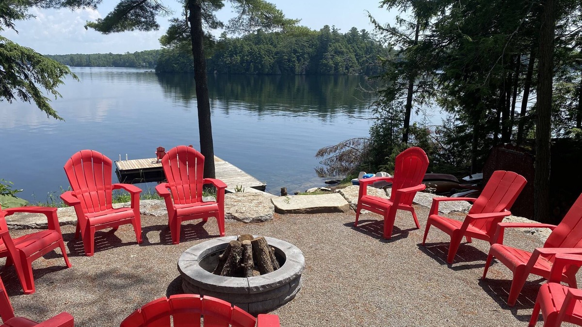 Trent Lakes Cottage | Waterfront cottage nestled between the trees