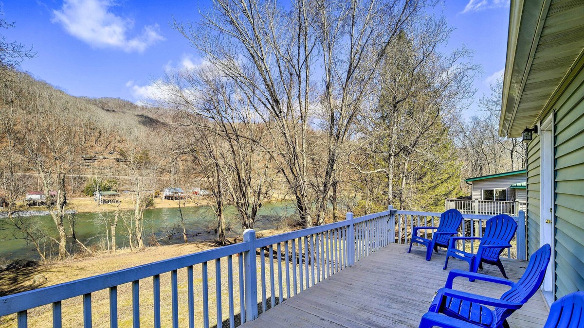 Hinton Cottage | Waterfront Cottage on Greenbrier River!