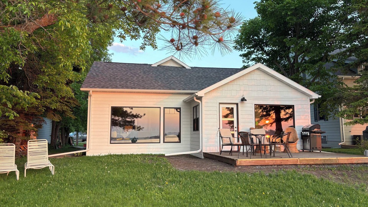 Ranier Cottage | Waterfront Cottage on Magnificent Rainy Lake: Completely Renovated in 2024-25!