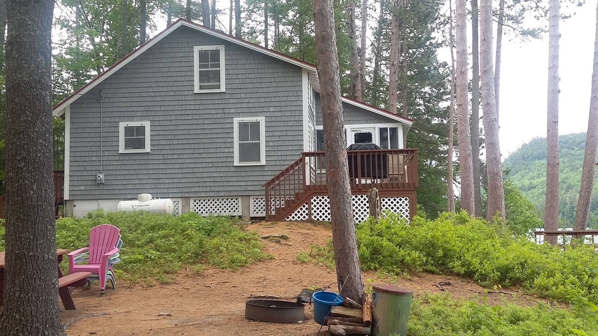 Bryant Pond Cabin | Waterfront cottage on Lake Christopher, screened in porch w/lake views, firepit