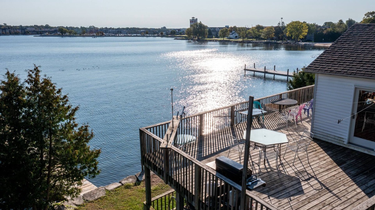 Sturgeon Bay Cottage | Waterfront cottage 3bdrm
