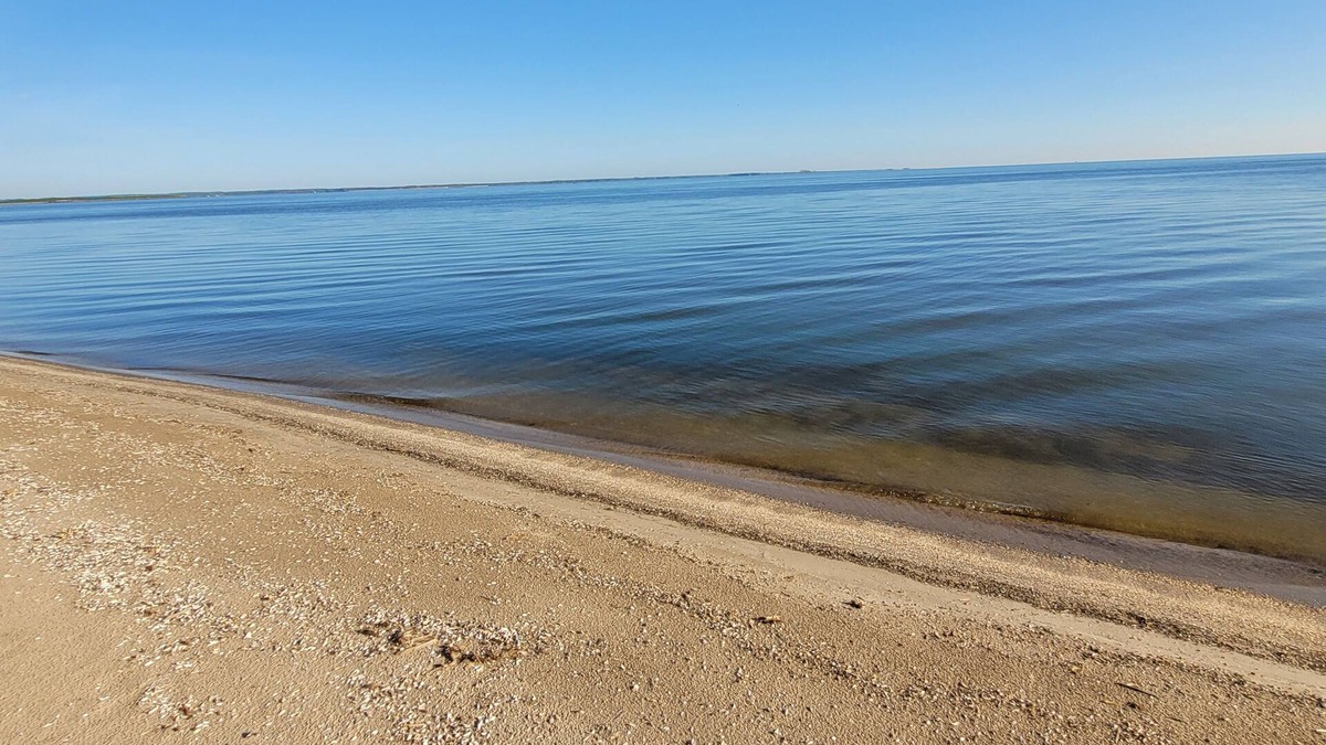 Green Bay House | Waterfront Cottage, with sand beach, near Lambeau and Door County!