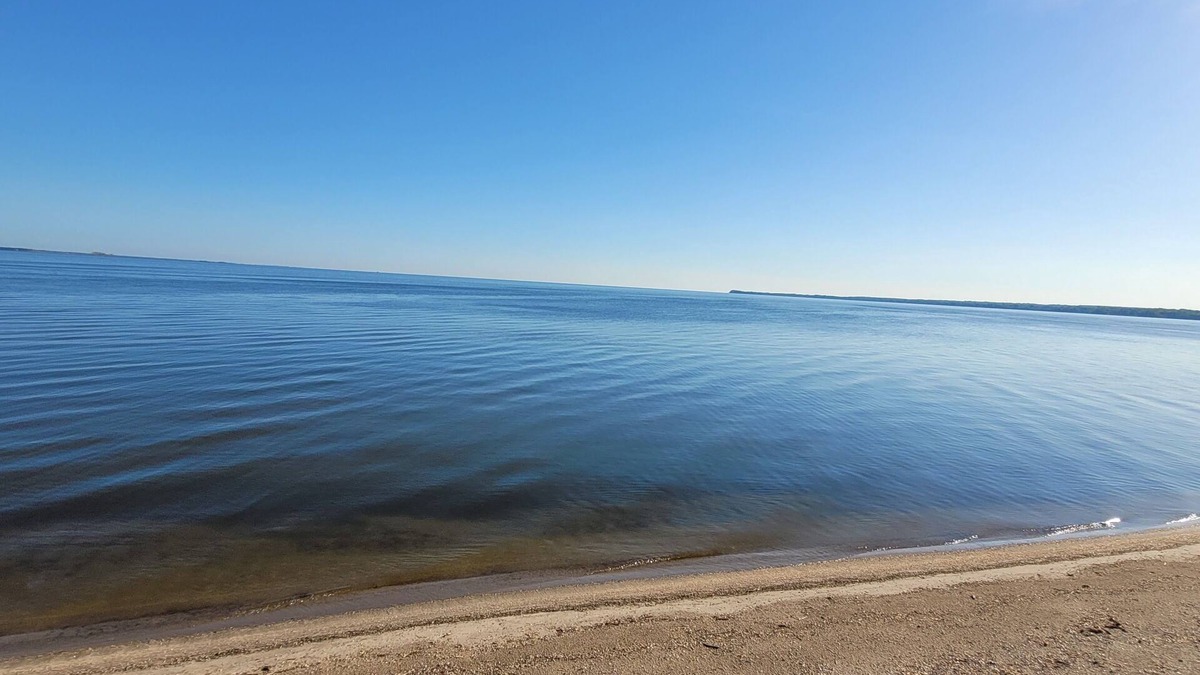 Green Bay House | Waterfront Cottage with sand beach near Lambeau & Door County!