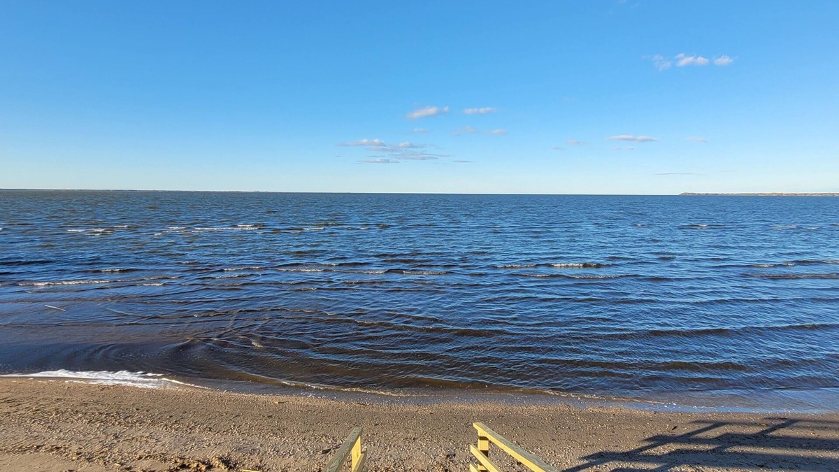 Green Bay House | Waterfront Cottage with a sand beach!