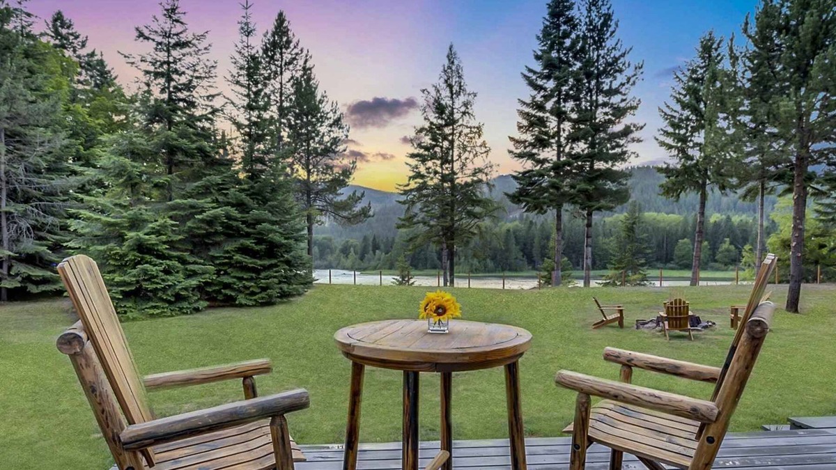 Priest River House | Waterfront cottage with private dock