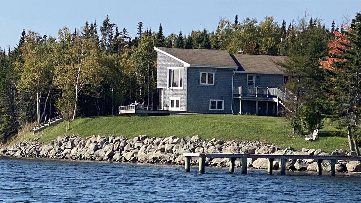 Baddeck House | Waterfront Custom Home on Brasdor Lake