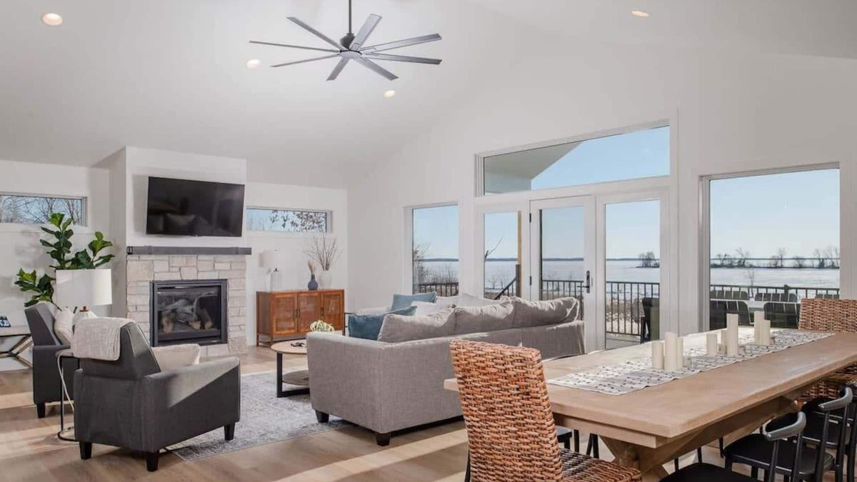 Larsen House | Waterfront, Dock, Sleeps 8, EV Charger