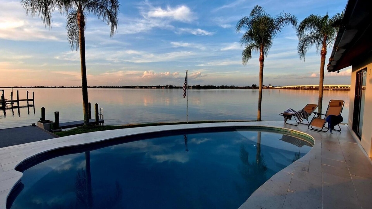 Gulf Cove House | Waterfront Dream Hideaway