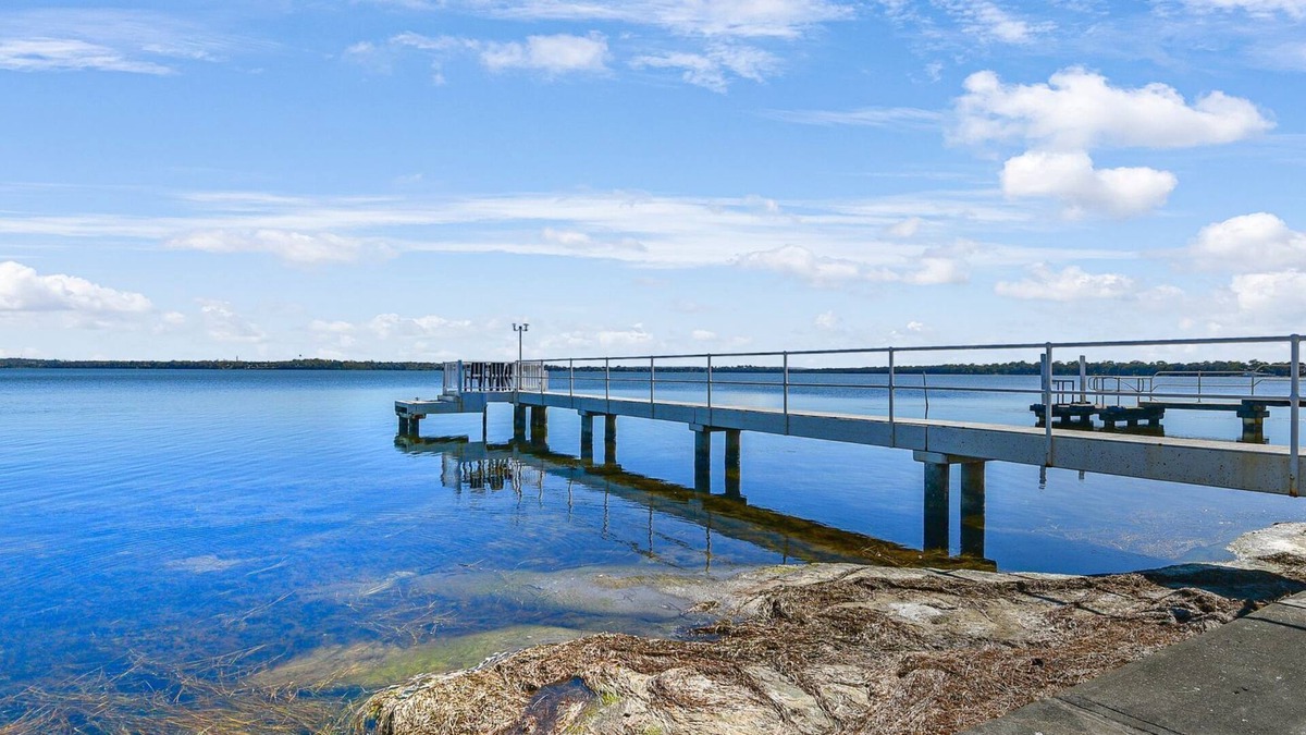 Toukley House | Waterfront Entertainers Haven