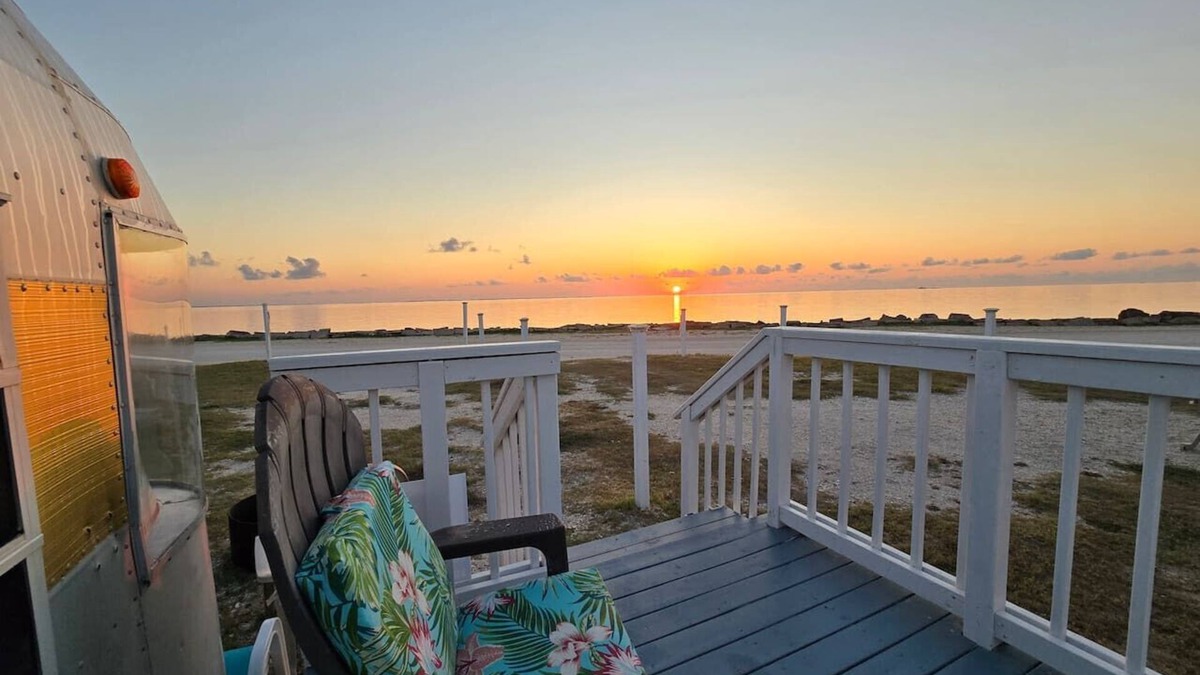 Port Lavaca House | Waterfront Escape - Margie 1974 Silver Streak