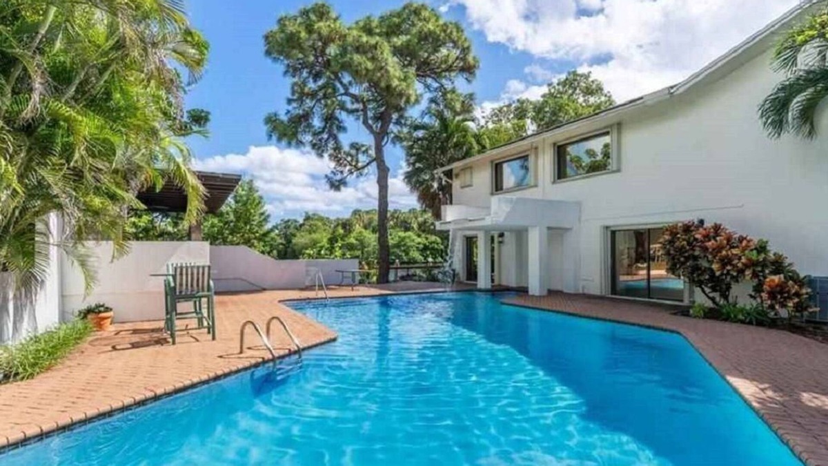 Shady Banks House | Waterfront Estate with 7 bedrooms and WiFi, Pool on New River in Fort Lauderdale