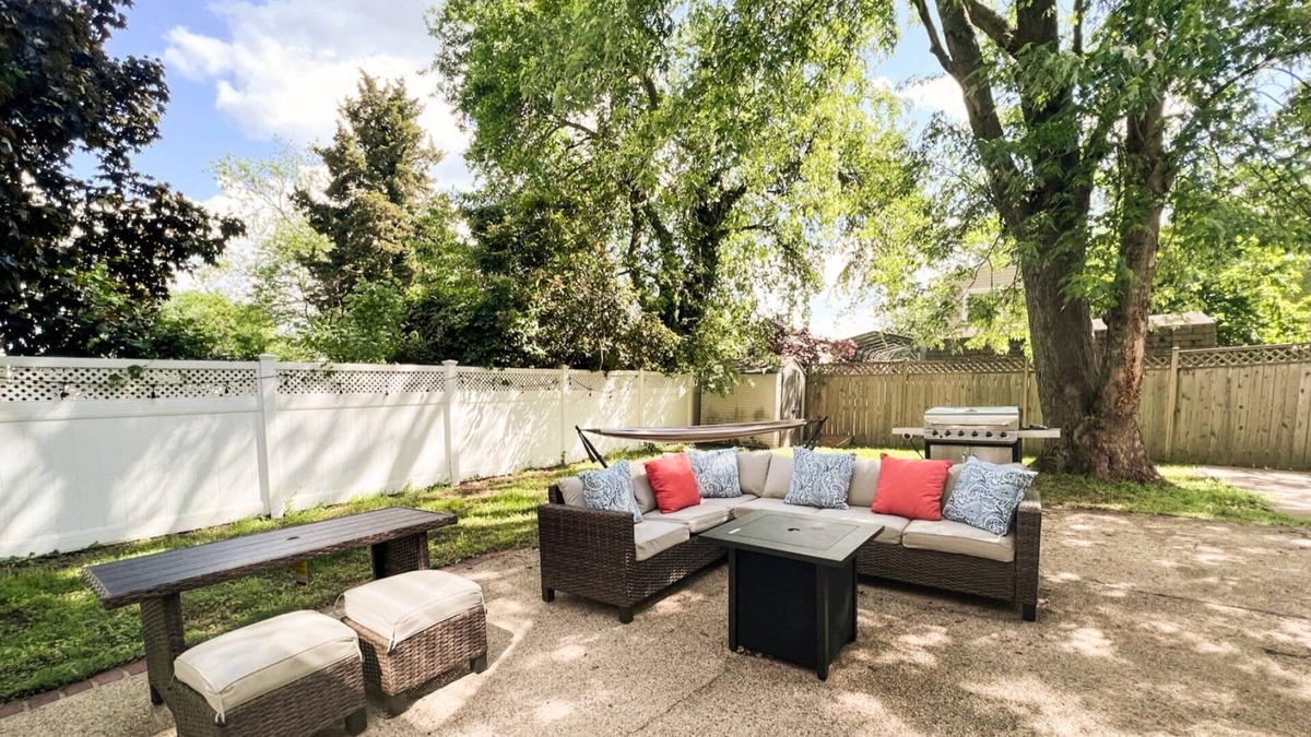 Edgewater House | Waterfront Family-Friendly Community, Fenced-In Yard and Dog-Friendly