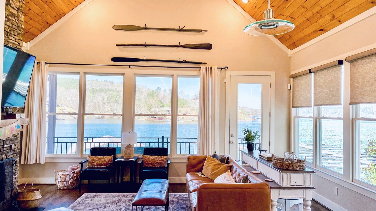 Cullman House | Waterfront family home on Smith Lake