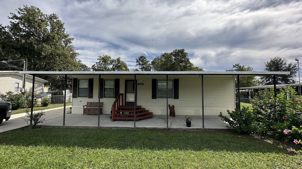 Satsuma Cabin | Waterfront Fishing Retreat. Near Dunns Creek, Crescent Lake, St John's River