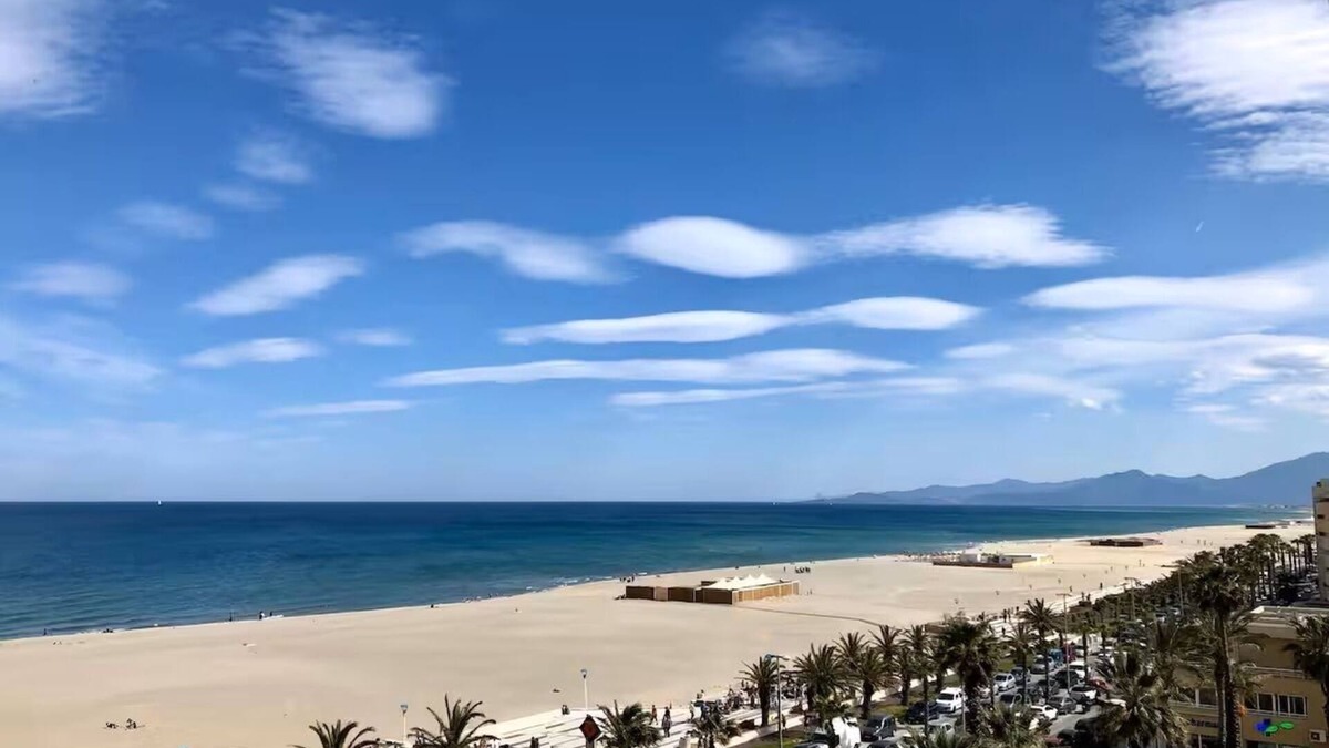 Canet-Plage Apartment | Waterfront apartment with private parking