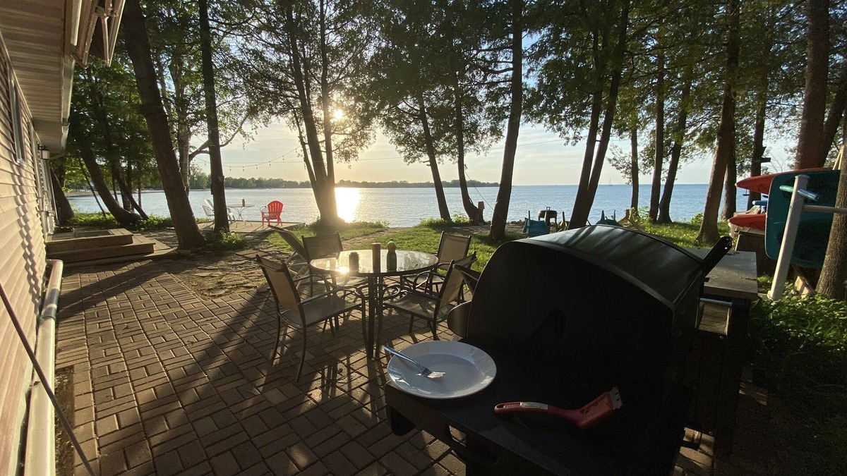 Sturgeon Bay House | Waterfront gem, sandy beach, modern kitchen, large great room, free firewood