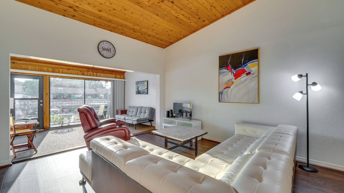 Grenelefe House | Waterfront Haines City Townhome w/Community Pool!