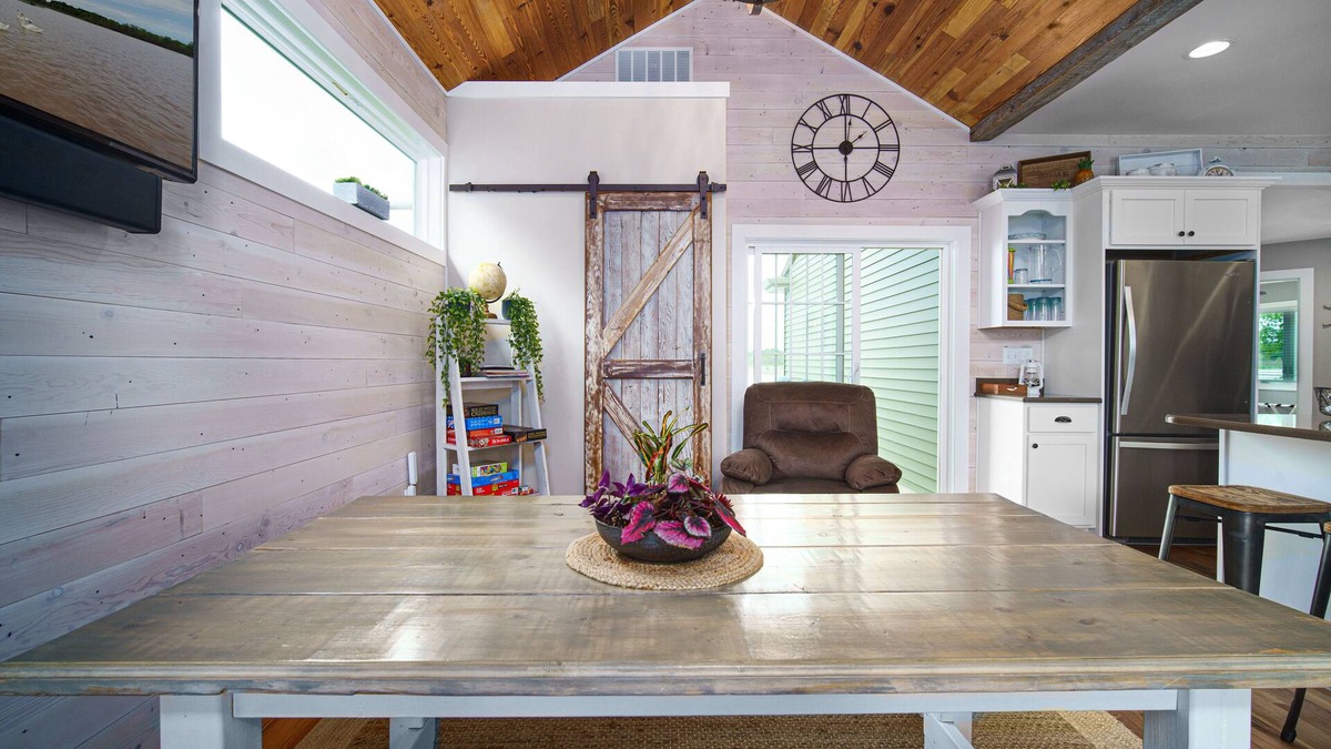 Two Rivers House | WATERFRONT Home-Amazing sunsets, extra amenities, kayaks, canoe, paddle board~