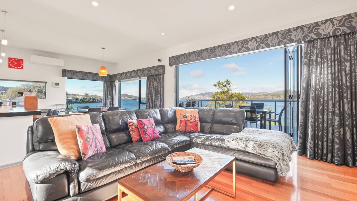 Lindisfarne House | Waterfront Home - Gorgeous Views - 2 Bedroom