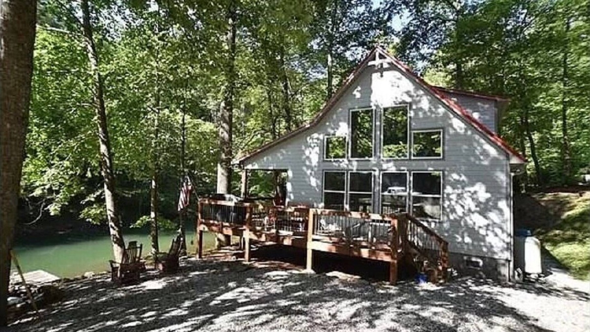 Bryson City House | Waterfront Home, Hot Tub, Gas Fireplace, Fire Pit, WiFi, Family & Dog-Friendly