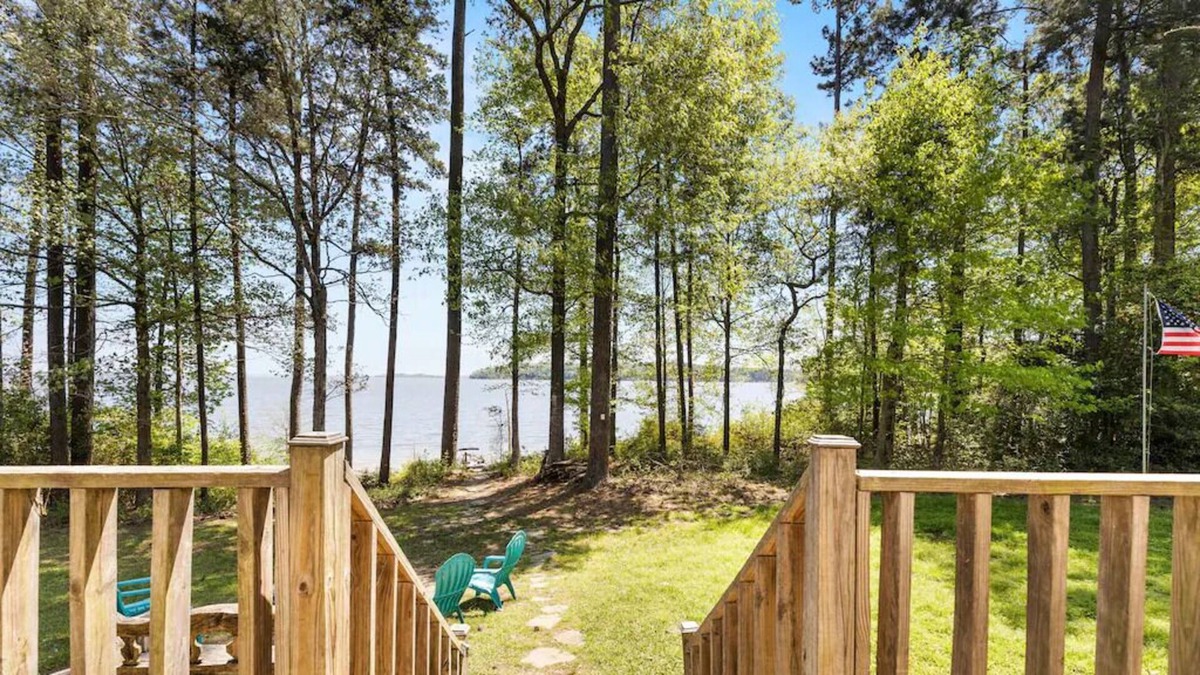 Huntington House | Waterfront home In Sam Rayburn. Sleeps 10.