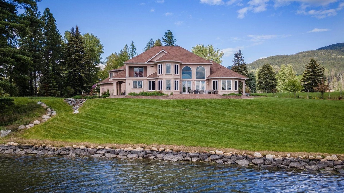 Comeback Bay House | Waterfront Home on Comeback Bay | Ideal for Family Reunions