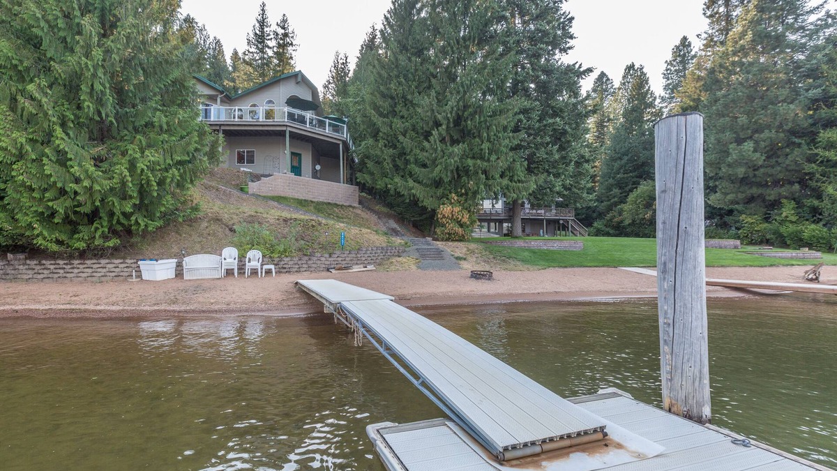 Worley House | Waterfront Home on Sandy Beach on Lake Coeur D'Alene