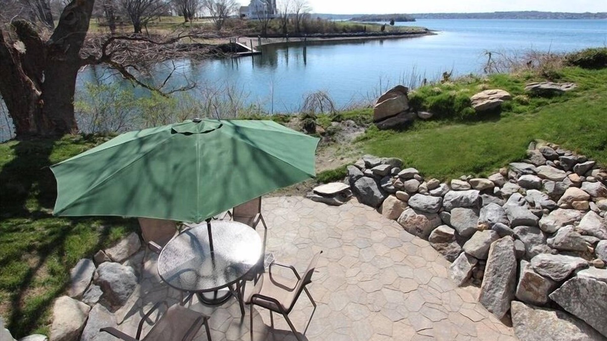 Tiverton House | Waterfront Home on the Sakonnet - Convenient to Newport