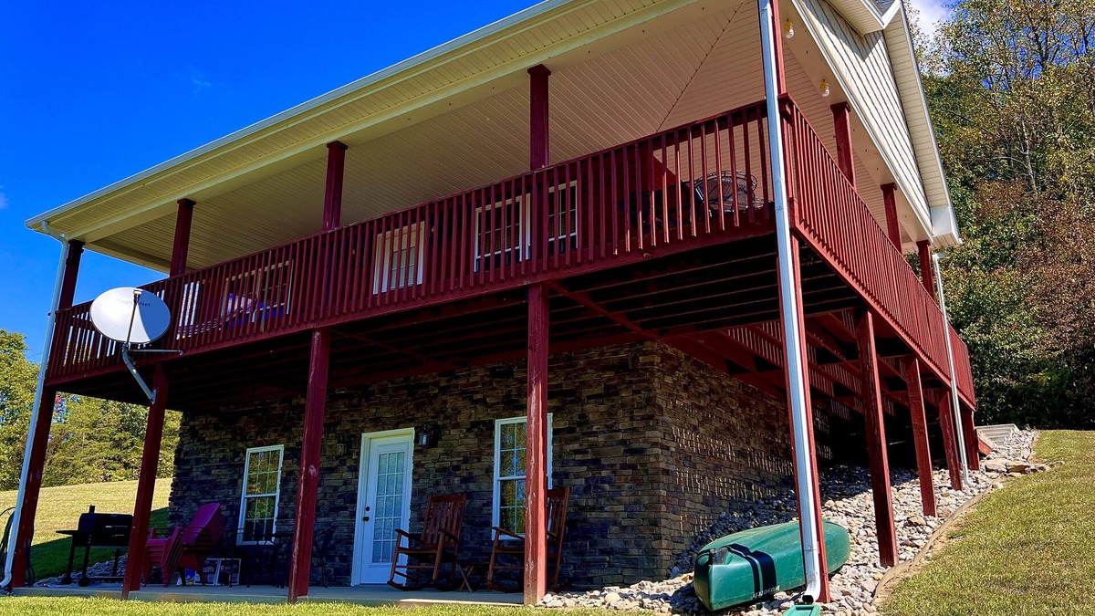 Clarkson House | Waterfront Home on Nolin Lake Near Mammoth Cave - Dogs OK!