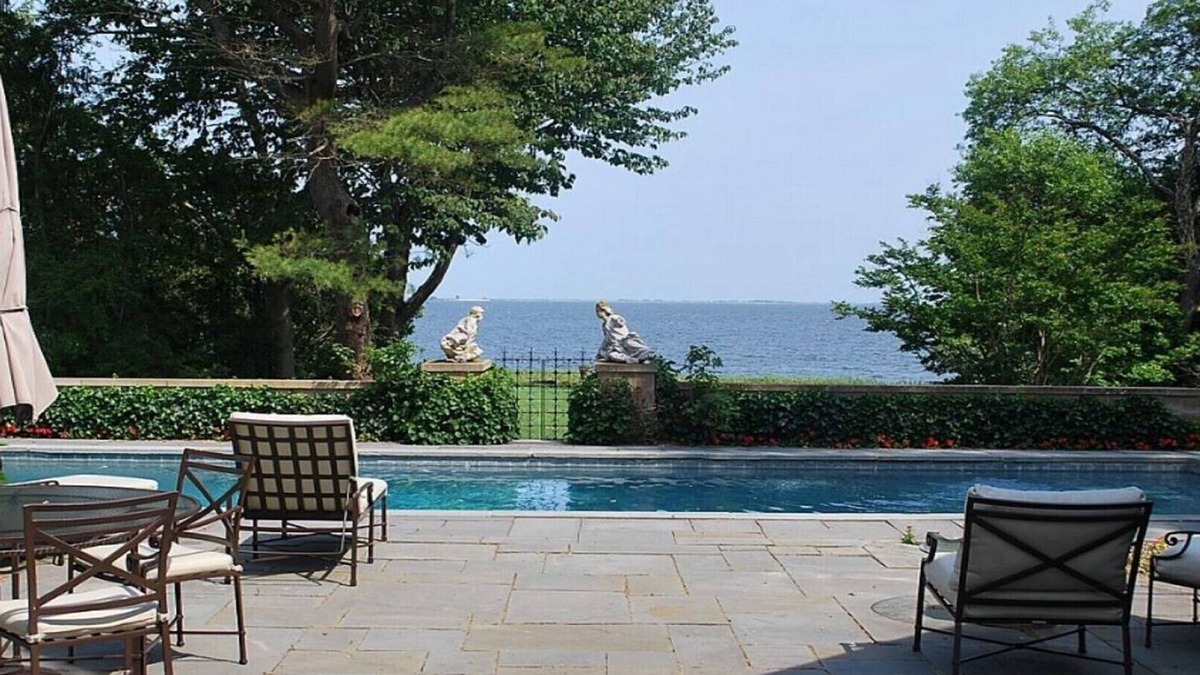 Bellport House | WATERFRONT HOME WITH PRIVATE BEACH/ONE MONTH MINIMUM STAY