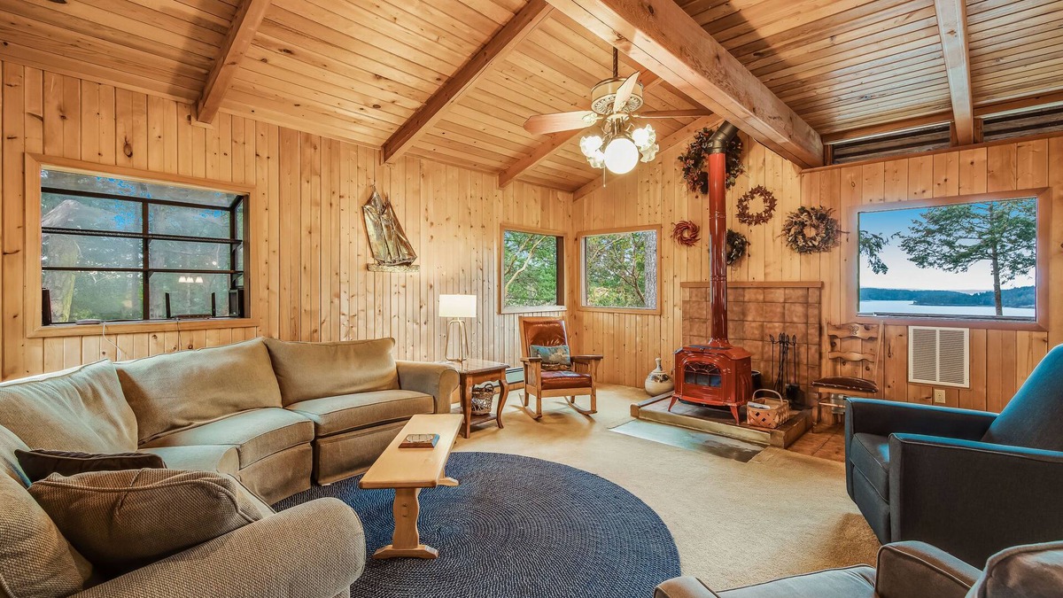 Orcas Cabin | Waterfront home with private deck, WiFi, W/D & spectacular views