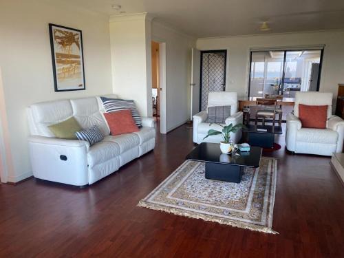 Robertsons Beach House | Waterfront Home with stunning views