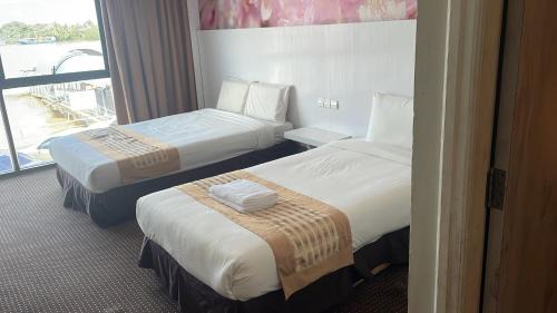 Bintulu House | Waterfront Homestay